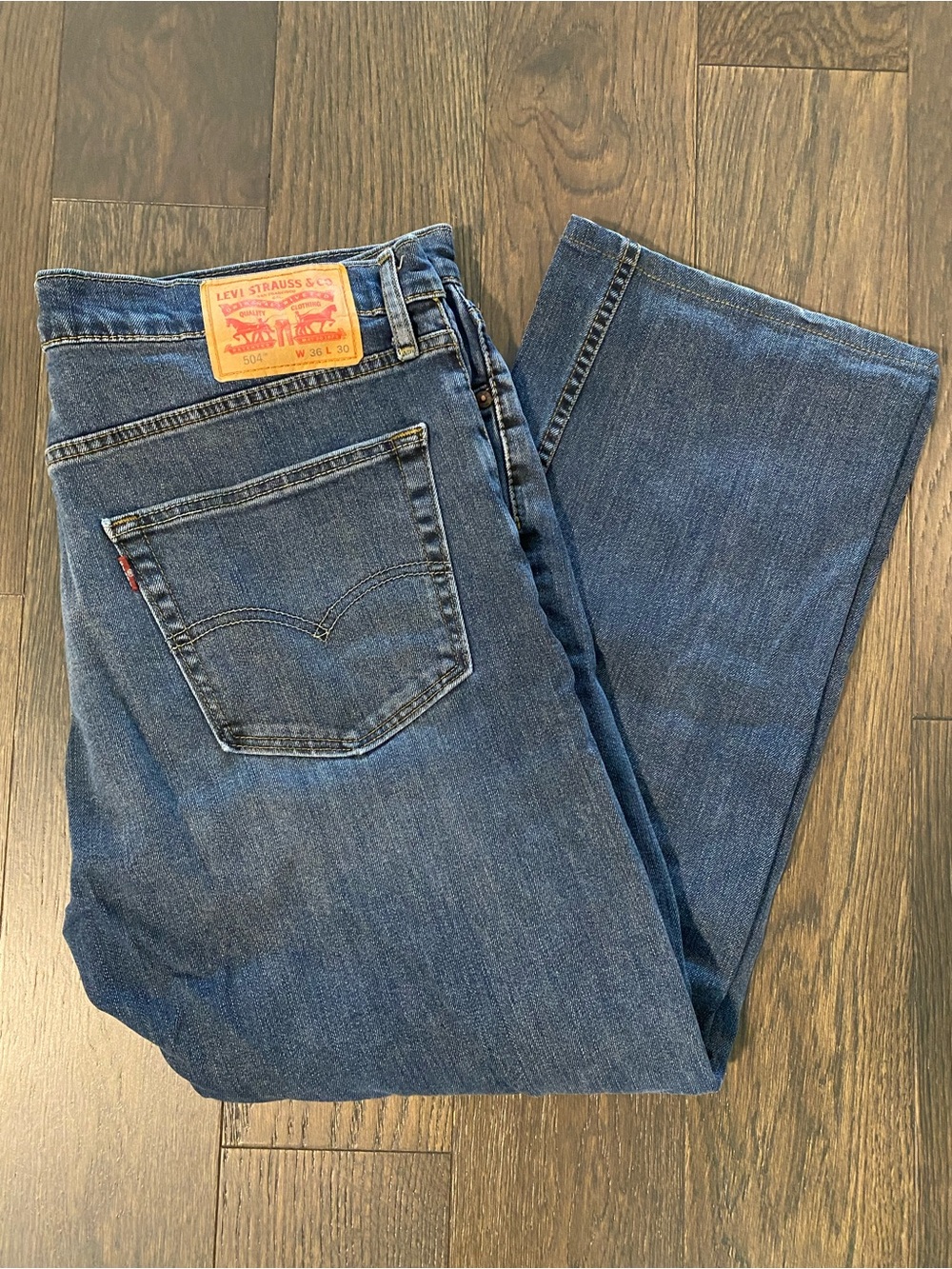 Levi's 504 Men's Blue Denim Jeans - Classic Fit